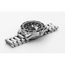 Load image into Gallery viewer, roamer rockshell mark3 scuba hand quartz wristwatch analog battery stainless steel