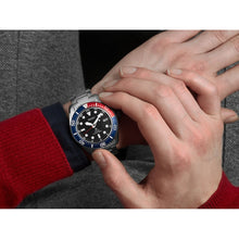 Load image into Gallery viewer, prospex solar divers stainless steel black dial bracelet watch