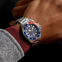 Load image into Gallery viewer, seiko prospex solar divers pepsi bezel navy dial