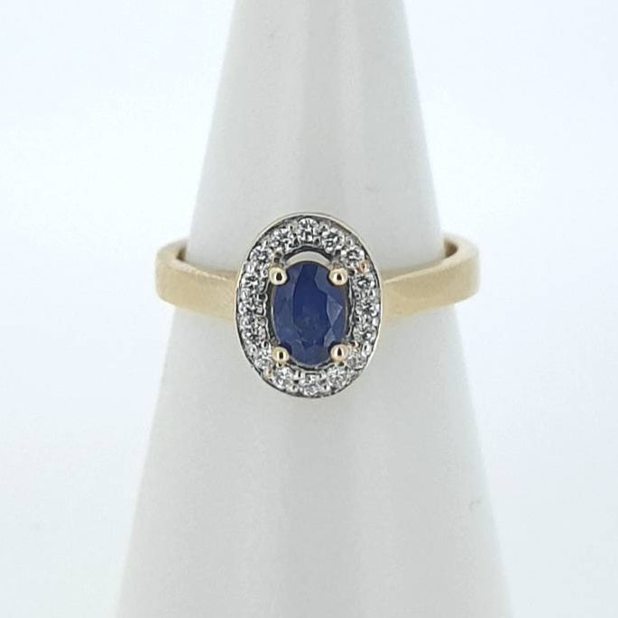 9kt Yellow Gold - Oval Sapphire & Diamond Cluster Ring