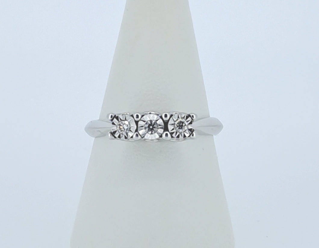 9kt White Gold - 3 Stone Diamond Engagment Ring