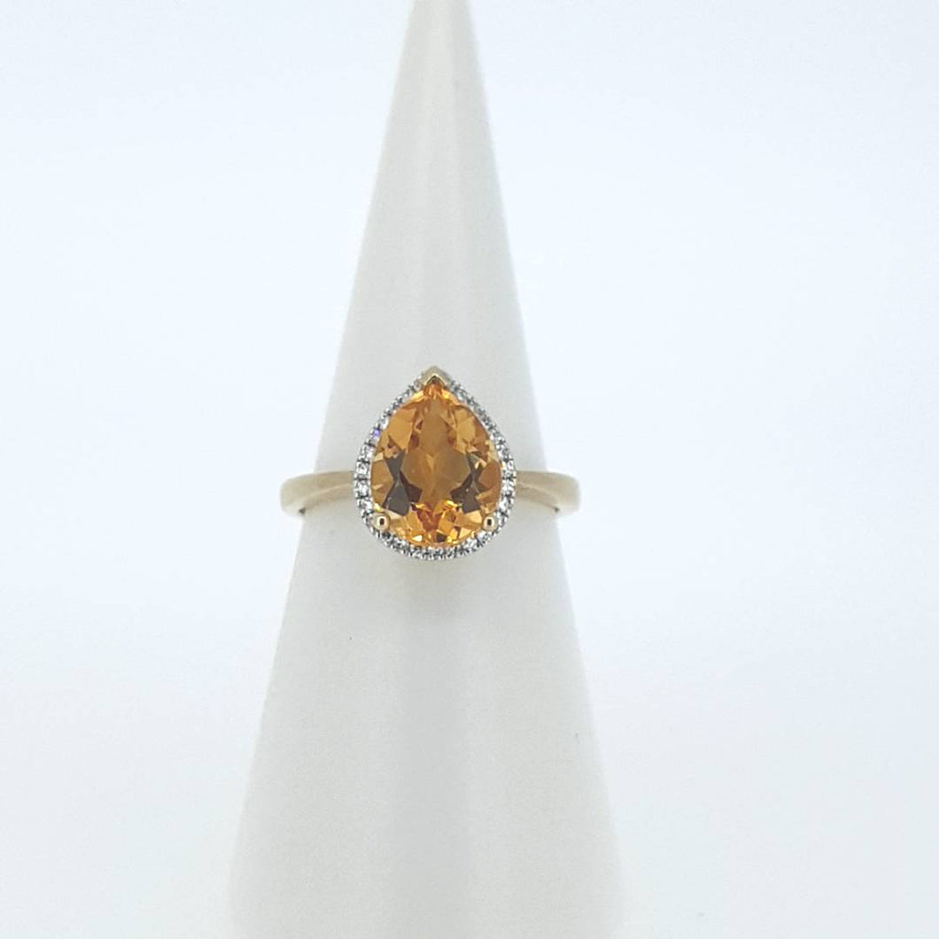 9kt Yellow Gold - Citrine & Diamond Ring