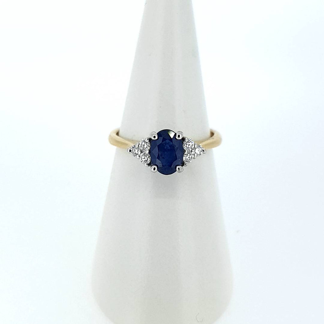 10kt Yellow Gold - Oval Sapphire & Diamond Ring
