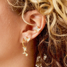 Load image into Gallery viewer, earcuff flying diamonds
