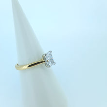 Load image into Gallery viewer, 18ct Yellow Gold Lab Diamond Ring
