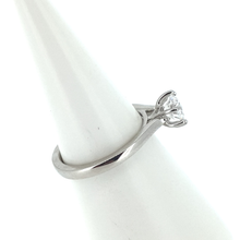 Load image into Gallery viewer, 950 Platinum - Solitare Lab Diamond Engagment Ring
