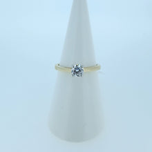 Load image into Gallery viewer, 9ct Yellow Gold Lab Diamond Solitaire Engagement Ring
