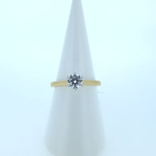 Load image into Gallery viewer, 18ct Yellow Gold Lab Diamond Solitaire Engagement Ring
