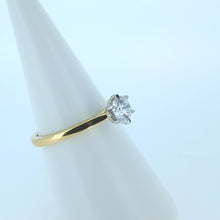 Load image into Gallery viewer, 18ct Yellow Gold Lab Diamond Solitaire Engagement Ring
