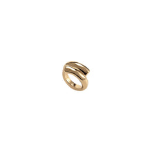 Load image into Gallery viewer, uno de 50 crossed legs tube-shaped gold-plated metal alloy ring closed in the middle
