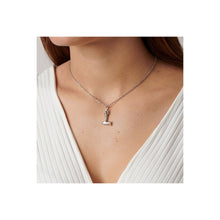 Load image into Gallery viewer, uno de 50 l�s 2.5mm little letter l metal charm clad with silver. charm only
