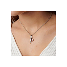Load image into Gallery viewer, uno de 50 p�s 2.5mm little letter p metal charm clad with silver. charm only
