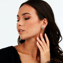 Load image into Gallery viewer, tesori stud earrings 925 silver white with emerald central cz

