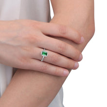 Load image into Gallery viewer, tesori silver ring cz emerald silver.925 size 18

