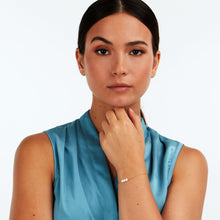 Load image into Gallery viewer, perla bracelet 925 silver 3 pearl on 18k yellow gold plated chain 19cm

