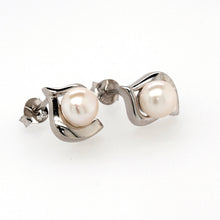 Load image into Gallery viewer, silver pearl earrings &amp; pendant set 6.5-7mm �
