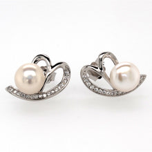 Load image into Gallery viewer, silver pearl and cz love heart stud�earring and pendant set 7.5-9.5mm �
