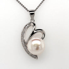 Load image into Gallery viewer, silver pearl and cz love heart stud�earring and pendant set 7.5-9.5mm �
