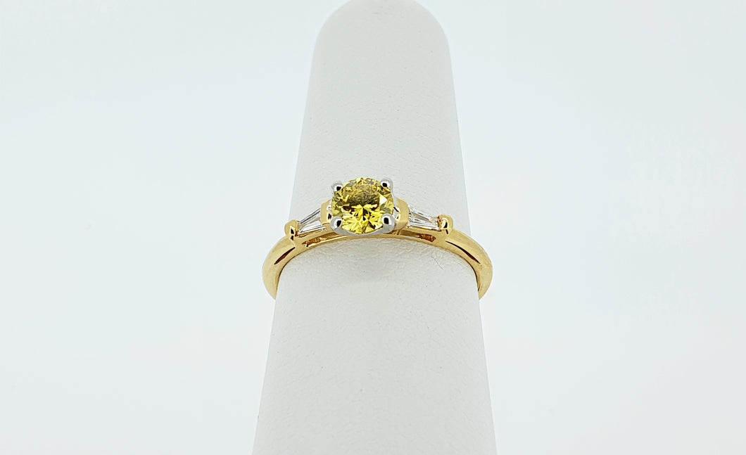 18kt Yellow Gold - Yellow Diamond Ring