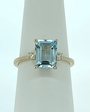 Load image into Gallery viewer, 9kt Gold - Diamond and Blue Topaz Ring
